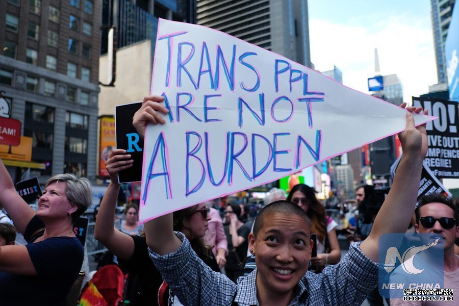 U.S. judge blocks contbtҳϷroversial transgender military ban